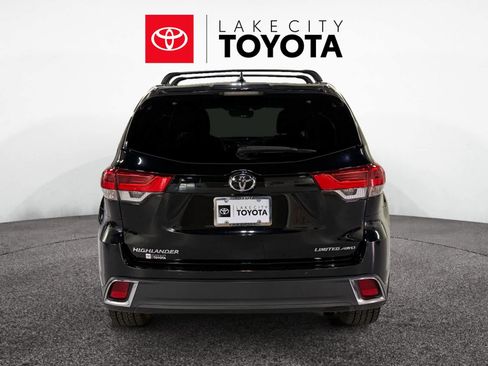Used 2017 Toyota Highlander Limited Platinum image 6