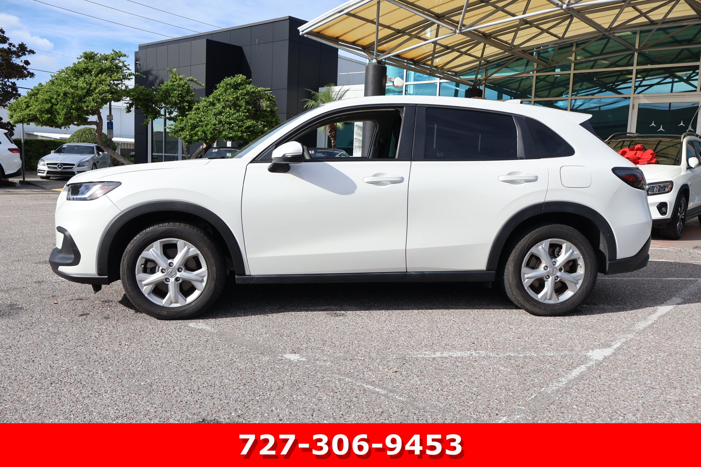 Used 2025 Honda HR-V LX image 5
