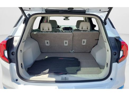 Used 2019 GMC Terrain Denali w/ Advanced Safety Package FWD image 9