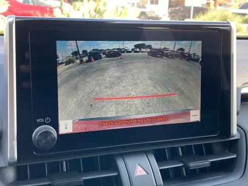 Used 2025 Toyota RAV4 XLE FWD image 25