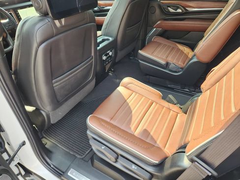 Used 2023 GMC Yukon Denali Ultimate AWD/4WD image 34