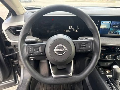 Used 2025 Nissan Kicks SV FWD image 21