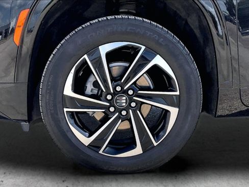Used 2025 Buick Enclave Sport Touring AWD/4WD image 32