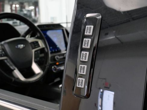 Used 2022 Ford F350 Platinum w/ Tremor Off-Road Package AWD/4WD image 16