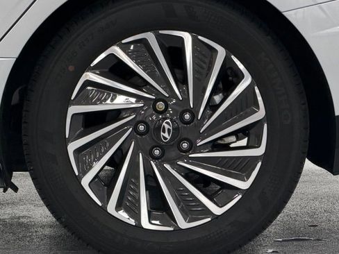 New 2025 Hyundai Sonata Limited image 8