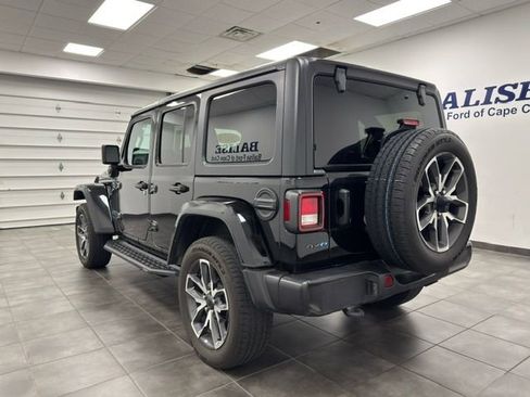 Used 2024 Jeep Wrangler Unlimited w/ Convenience Group AWD/4WD image 6