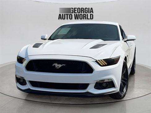 Used 2015 Ford Mustang GT RWD image 3