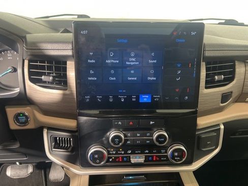 Used 2024 Ford Expedition Limited image 16