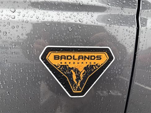 Used 2024 Ford Bronco Badlands image 12