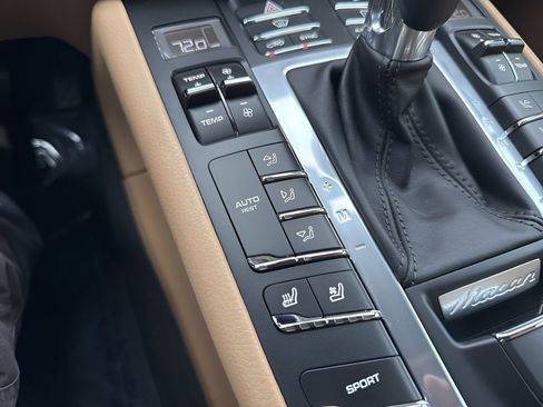 Used 2017 Porsche Macan Turbo AWD/4WD image 25