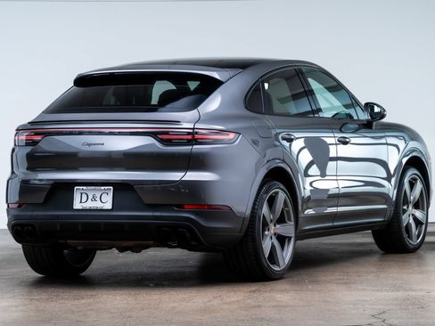 Used 2022 Porsche Cayenne Coupe AWD/4WD image 7