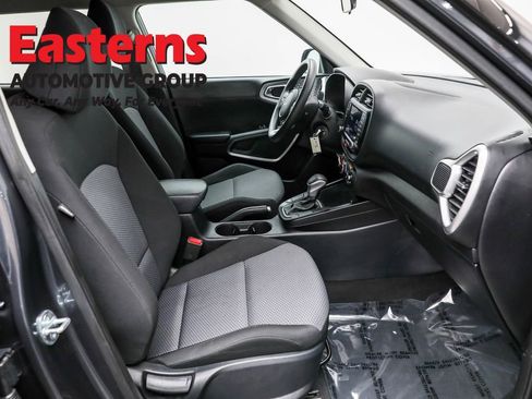 Used 2023 Kia Soul LX w/ LX Technology Package image 24