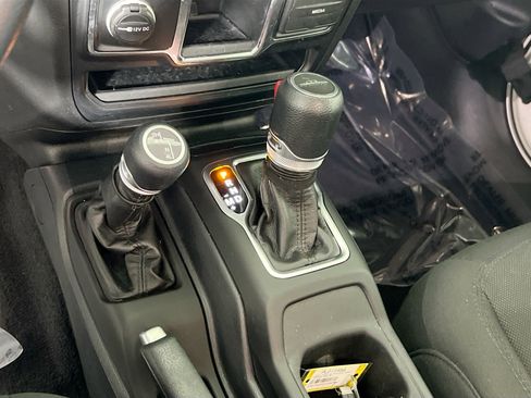 Used 2023 Jeep Gladiator Sport image 16