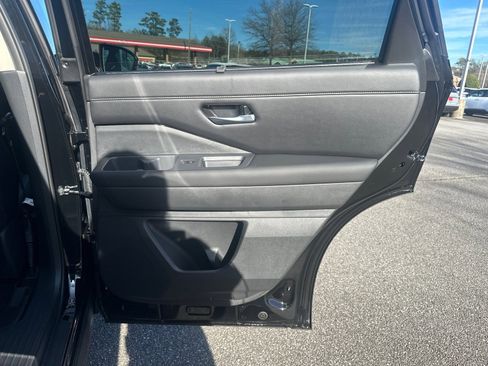 New 2026 Nissan Pathfinder SL image 16