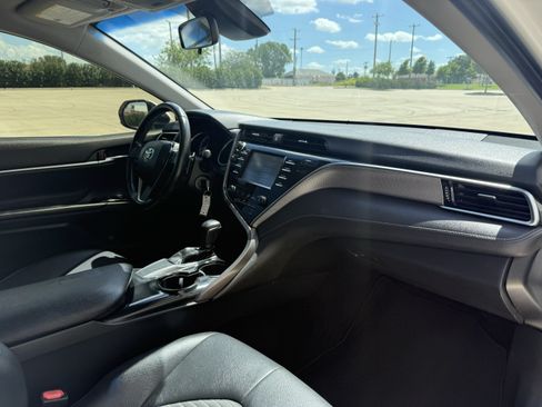 Used 2018 Toyota Camry SE FWD image 30