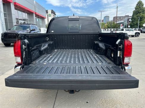 Used 2017 Toyota Tacoma TRD Off-Road w/ Tow Package (A/T) AWD/4WD image 15