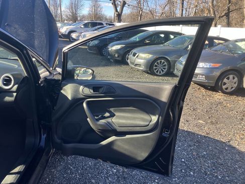 Used 2019 Ford Fiesta SE w/ Equipment Group 201A FWD image 18