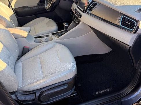 Used 2019 Kia Niro EX FWD image 11