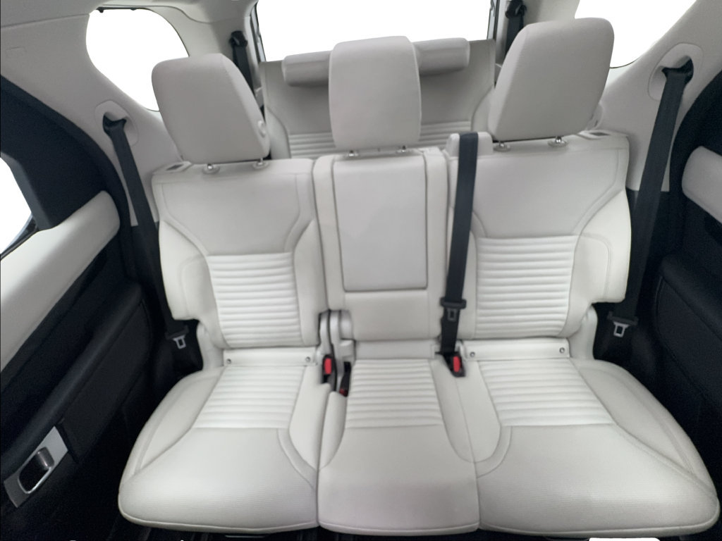 Used 2025 Land Rover Discovery S AWD/4WD image 22
