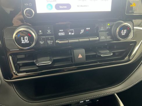 Used 2023 Toyota Highlander LE FWD image 16