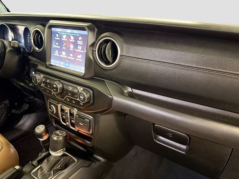 Used 2022 Jeep Wrangler Unlimited Sahara w/ Cold Weather Group AWD/4WD image 31