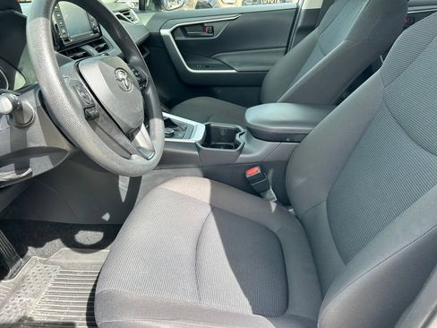 Used 2022 Toyota RAV4 LE AWD/4WD image 11