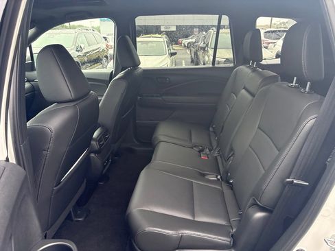 Used 2025 Honda Passport EX-L image 12