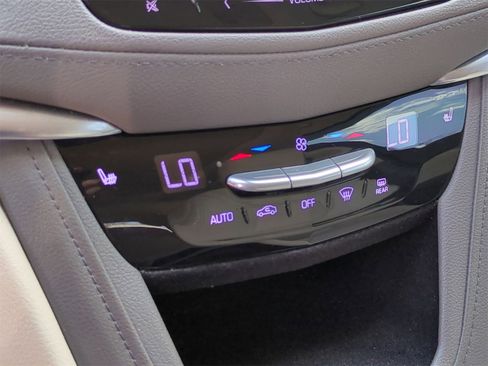 Certified 2018 Cadillac XT5 Luxury w/ Driver Awareness Package image 19