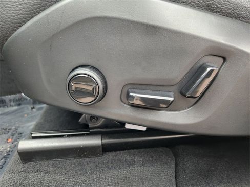 Used 2025 Volvo XC60 B5 Plus image 7