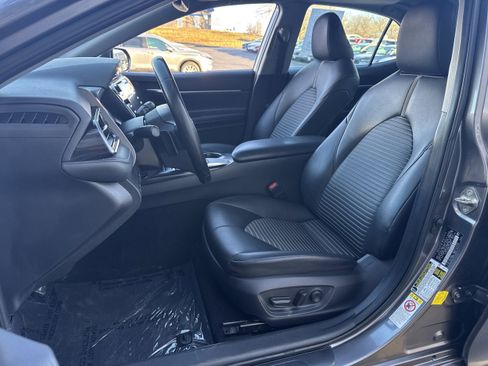 Used 2019 Toyota Camry SE image 5