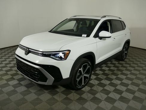 Used 2025 Volkswagen Taos SEL AWD/4WD image 7