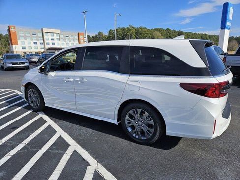 New 2026 Honda Odyssey Touring image 5