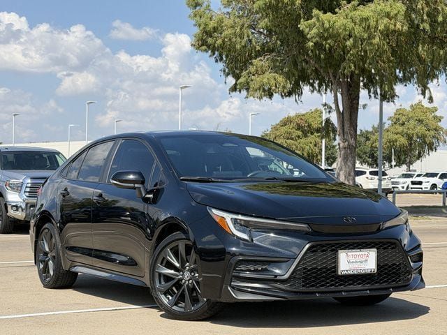 Used 2024 Toyota Corolla SE FWD image 2