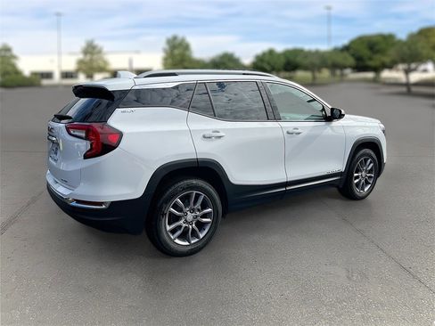 Used 2024 GMC Terrain SLT image 6