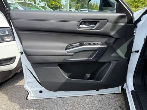New 2026 Nissan Pathfinder SL AWD/4WD image 16