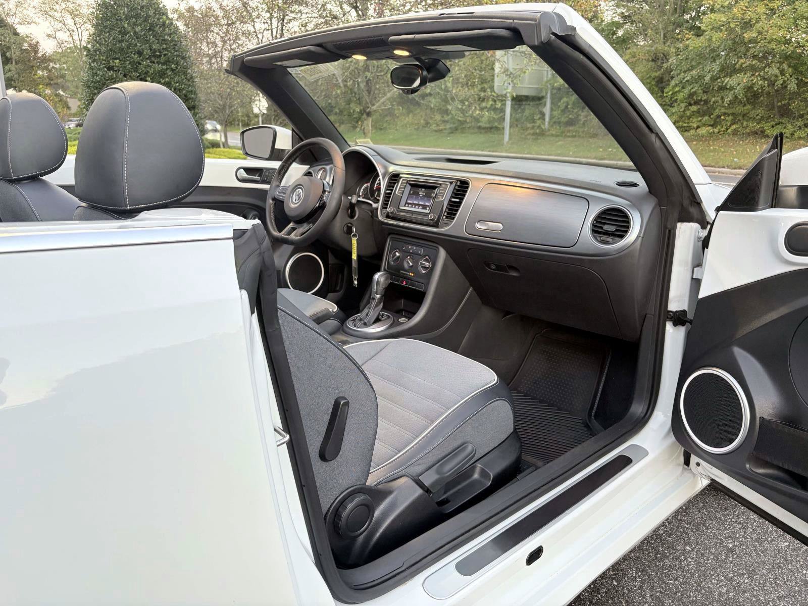 Used 2016 Volkswagen Beetle 1.8T Denim FWD image 23