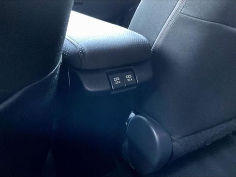 Used 2021 Toyota Prius LE image 30