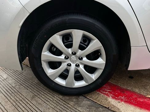 Used 2025 Toyota Corolla LE image 9