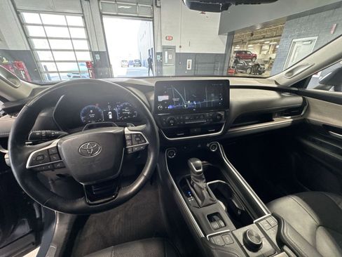 Used 2024 Toyota Grand Highlander Platinum image 29