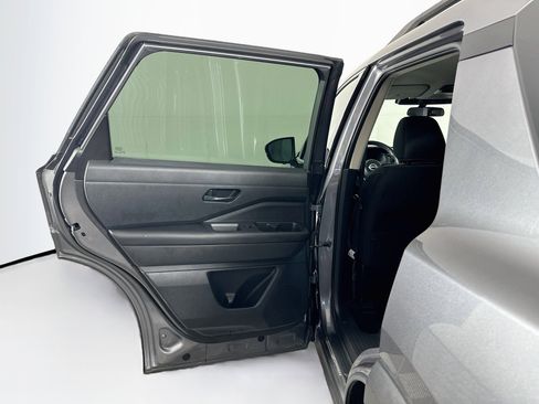 Used 2025 Nissan Pathfinder SV FWD image 25