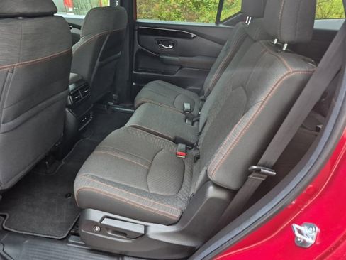 Certified 2025 Honda Pilot Sport image 13