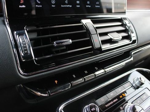 Certified 2024 Lincoln Navigator L Reserve AWD/4WD image 16