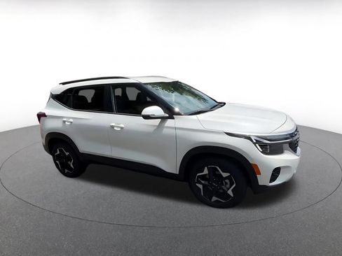Used 2025 Kia Seltos S FWD image 2