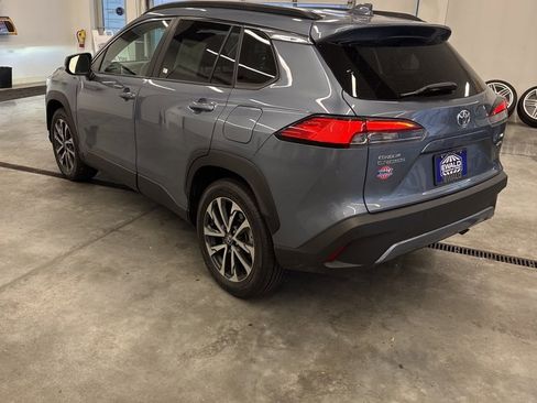 Used 2023 Toyota Corolla Cross XLE image 4