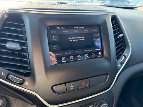 Used 2019 Jeep Cherokee Latitude Plus AWD/4WD image 14