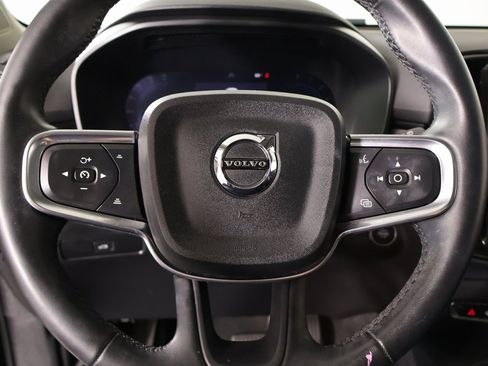 Used 2023 Volvo XC40 B4 Plus image 3