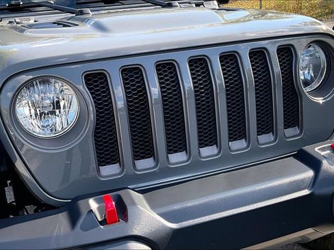 Used 2023 Jeep Wrangler Unlimited Rubicon w/ Cold Weather Group AWD/4WD image 38