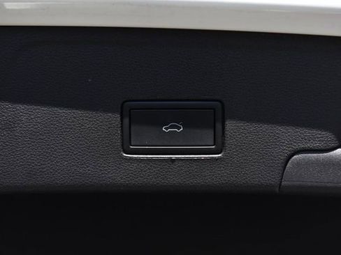 Certified 2023 Volkswagen Atlas Cross Sport SE w/ Panoramic Sunroof Package image 26