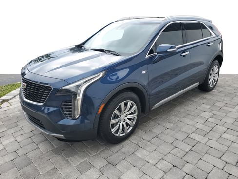 Used 2022 Cadillac XT4 Premium Luxury image 3