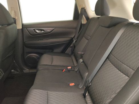 Used 2018 Nissan Rogue SV w/ Premium Package FWD image 18